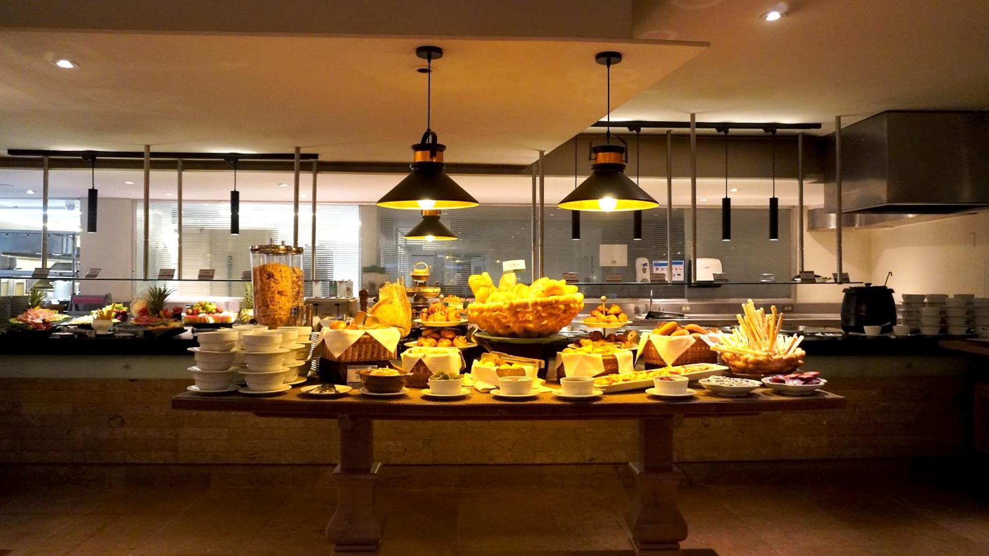 Bogota Plaza Hotel Eksteriør bilde A cheese platter