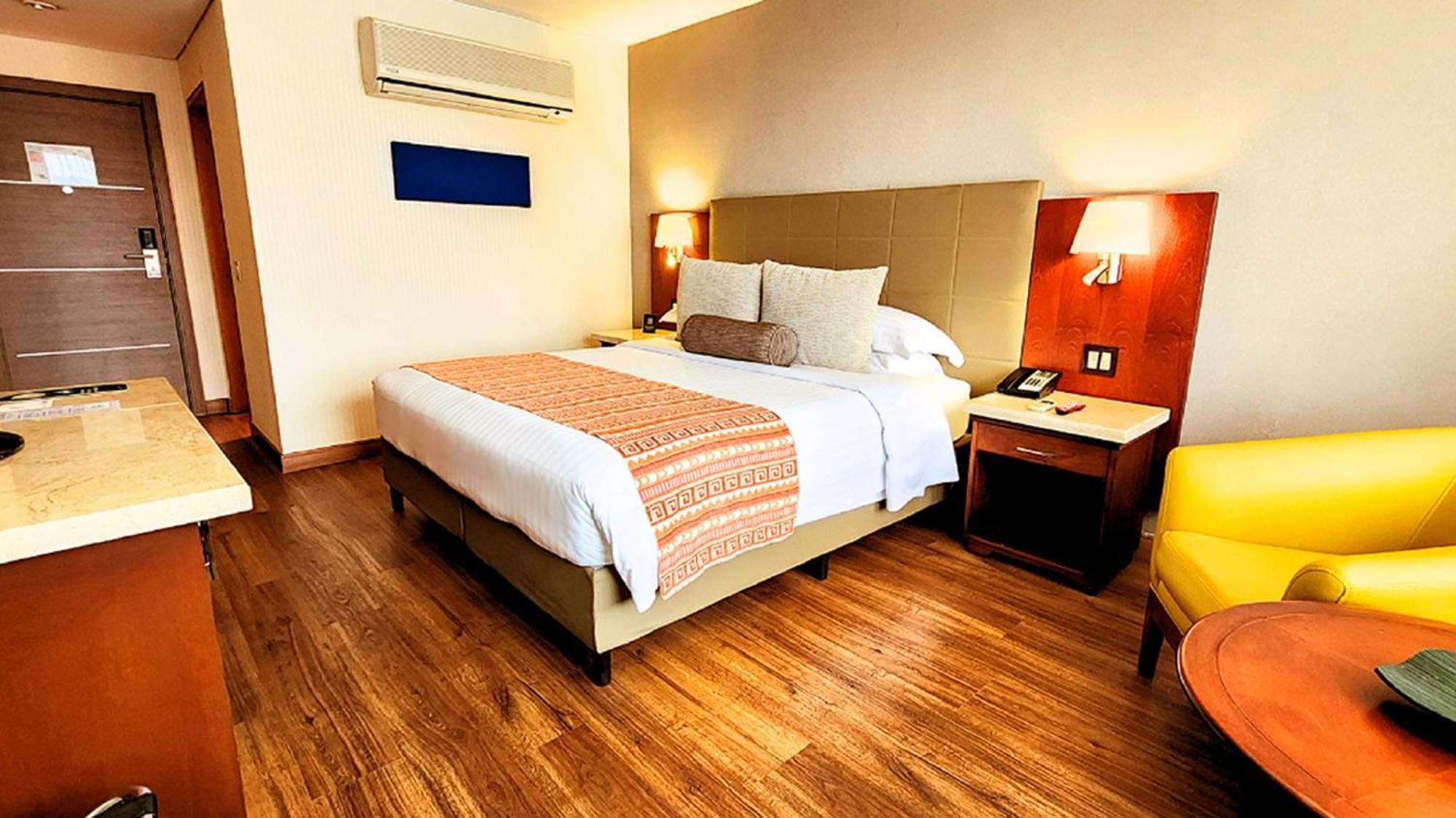 Bogota Plaza Hotel Eksteriør bilde A room at the hotel